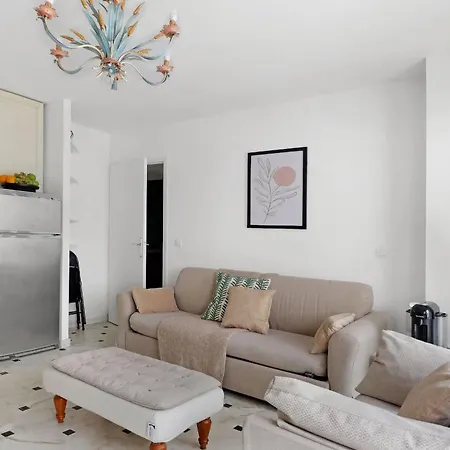 Bnbnova - Madeleine & Champs-elysees - 2br 2ba With Balcony Apartment Paris
