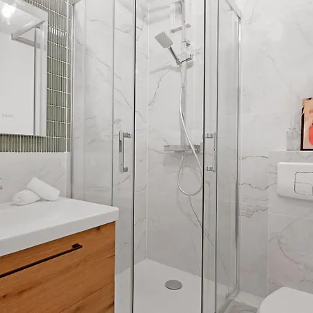 Bnbnova - Madeleine & Champs-elysees - 2br 2ba With Balcony Apartment